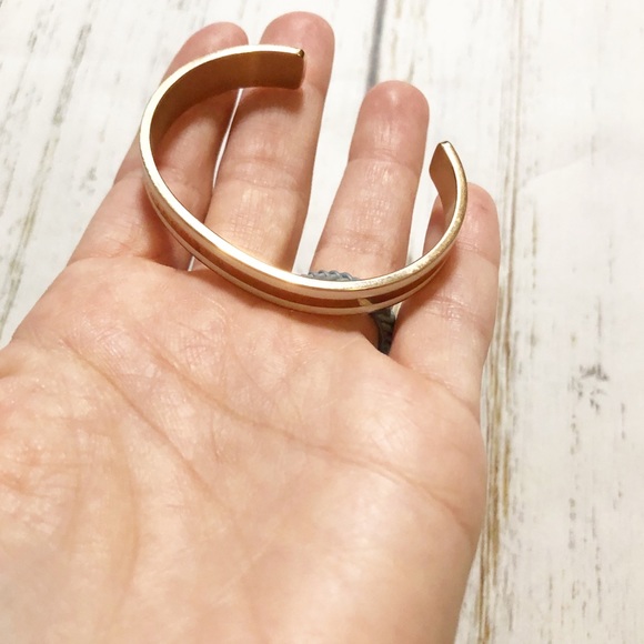 Daniel Wellington white/ gold like colored open bracelet - Picture 3 of 8